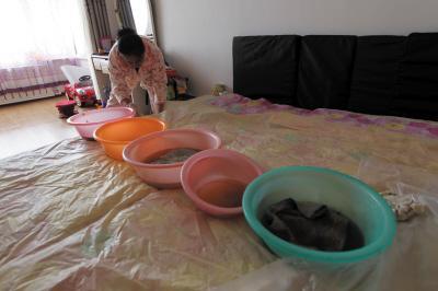 赤壁楼上漏水，住户失联，小区没物管，业主维权难！律师来支招……